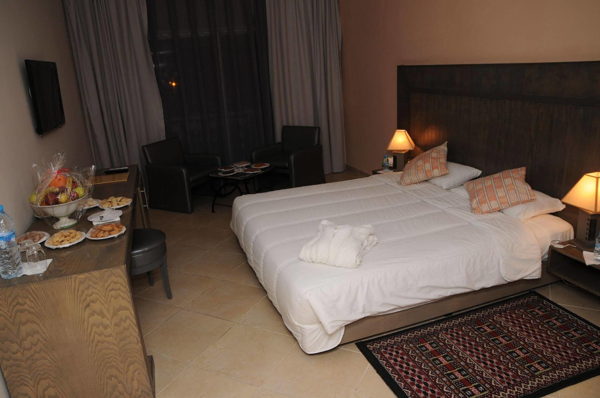 Hotel Al Massira El Aaiún Exterior foto